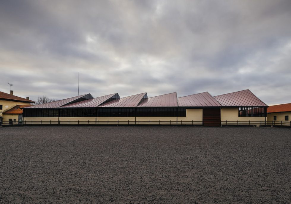 OOIIO Arquitectura Picadero de Caballos