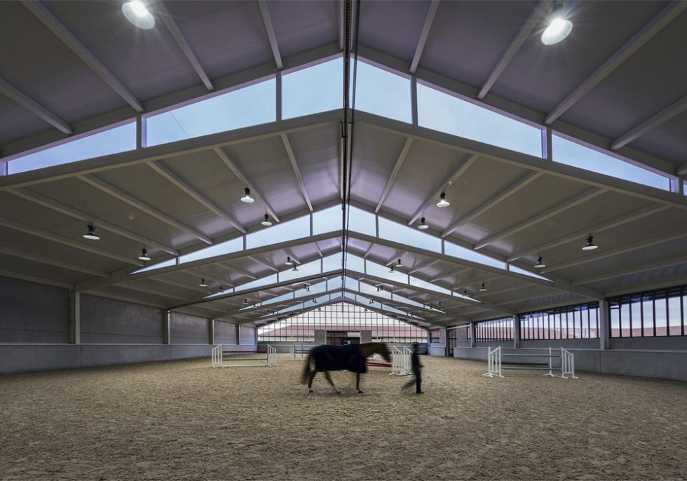 OOIIO Arquitectura Picadero de Caballos