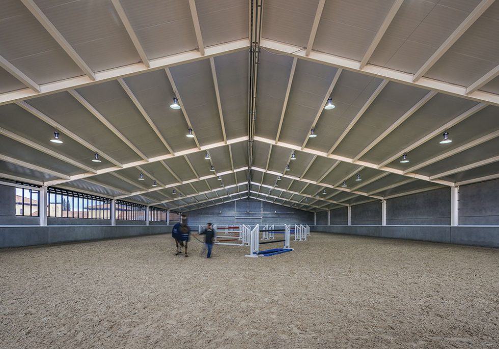 OOIIO Arquitectura Picadero de Caballos