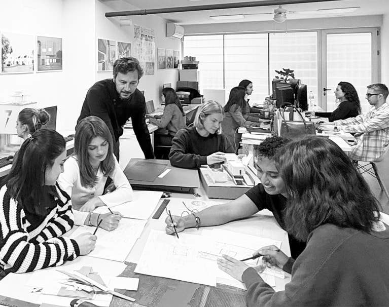 Equipo OOIIO Arquitectura 17