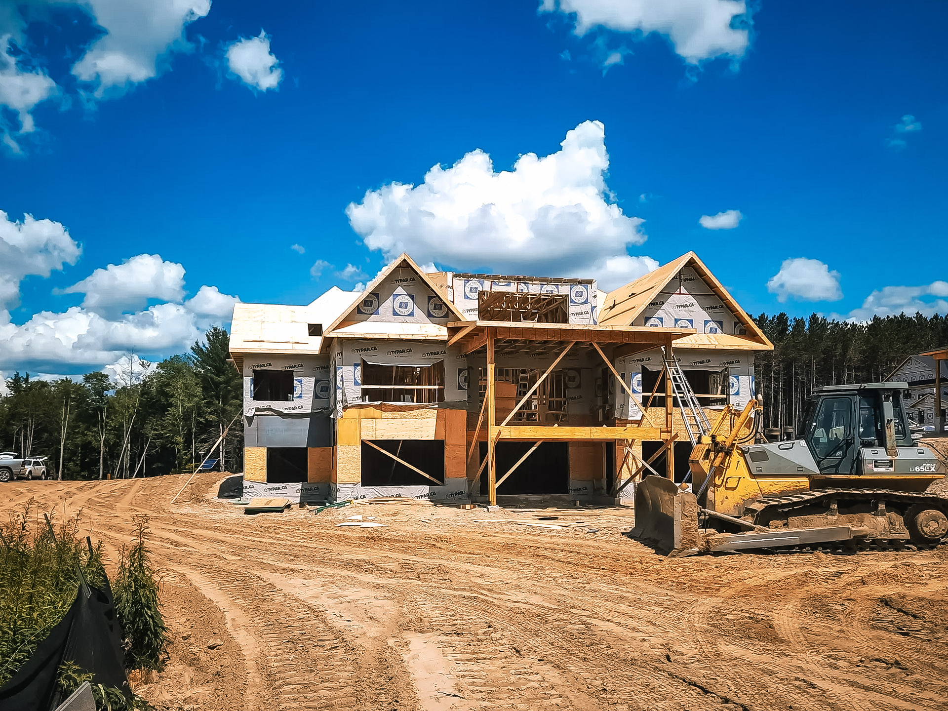Vivienda unifamiliar en construcción durante la fase intermedia de obra