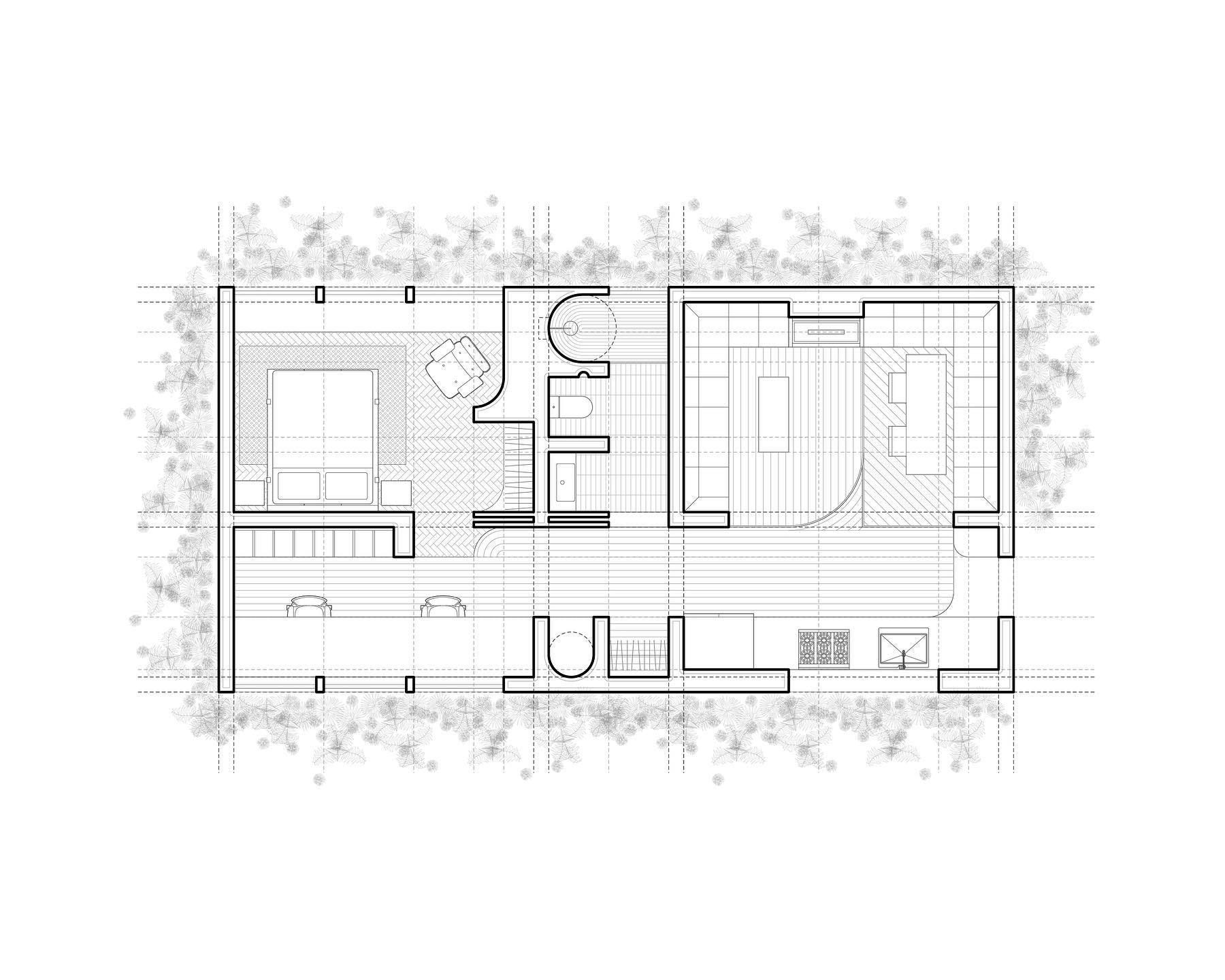 Mesa de trabajo con planos arquitectónicos y muestras de materiales para proyecto residencial