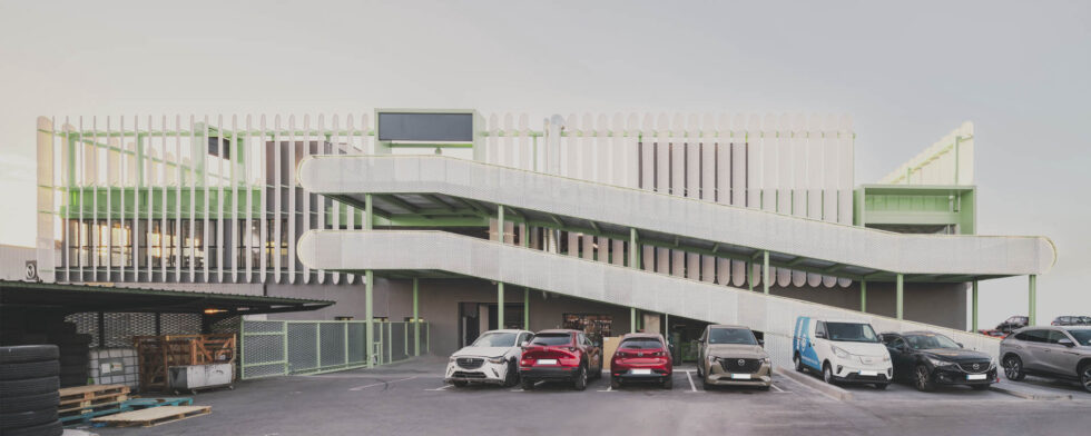 OOIIO Arquitectura Leganes Auto Center C1 980x392