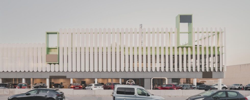 OOIIO Arquitectura Leganes Auto Center C2 980x392