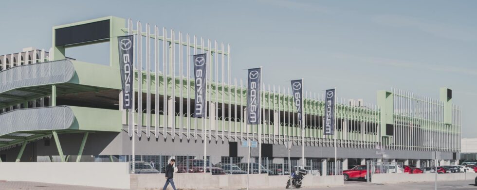 OOIIO Arquitectura Leganes Auto Center C3 980x392