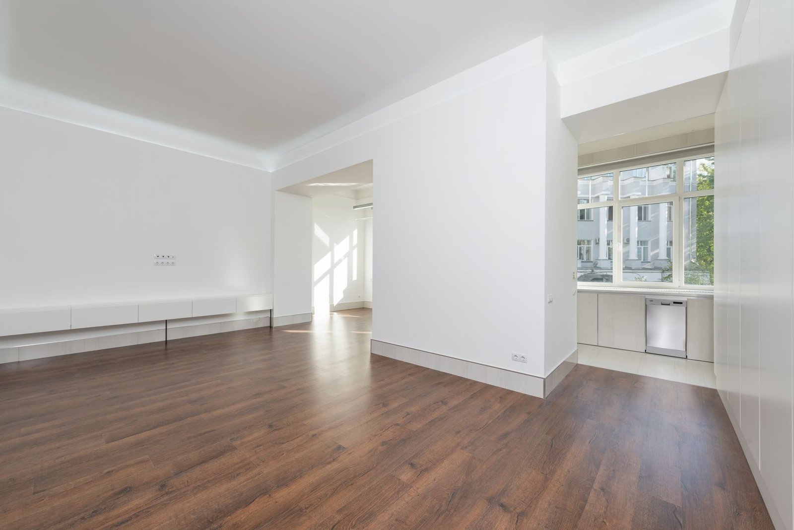 Interior de vivienda terminada tras una obra ejecutada con dirección técnica